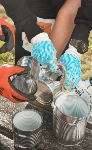 Atelier rocket stove de voyage à base de boîtes de conserve à l'ENSIBS par le Low-tech lab du Pays de Lorient